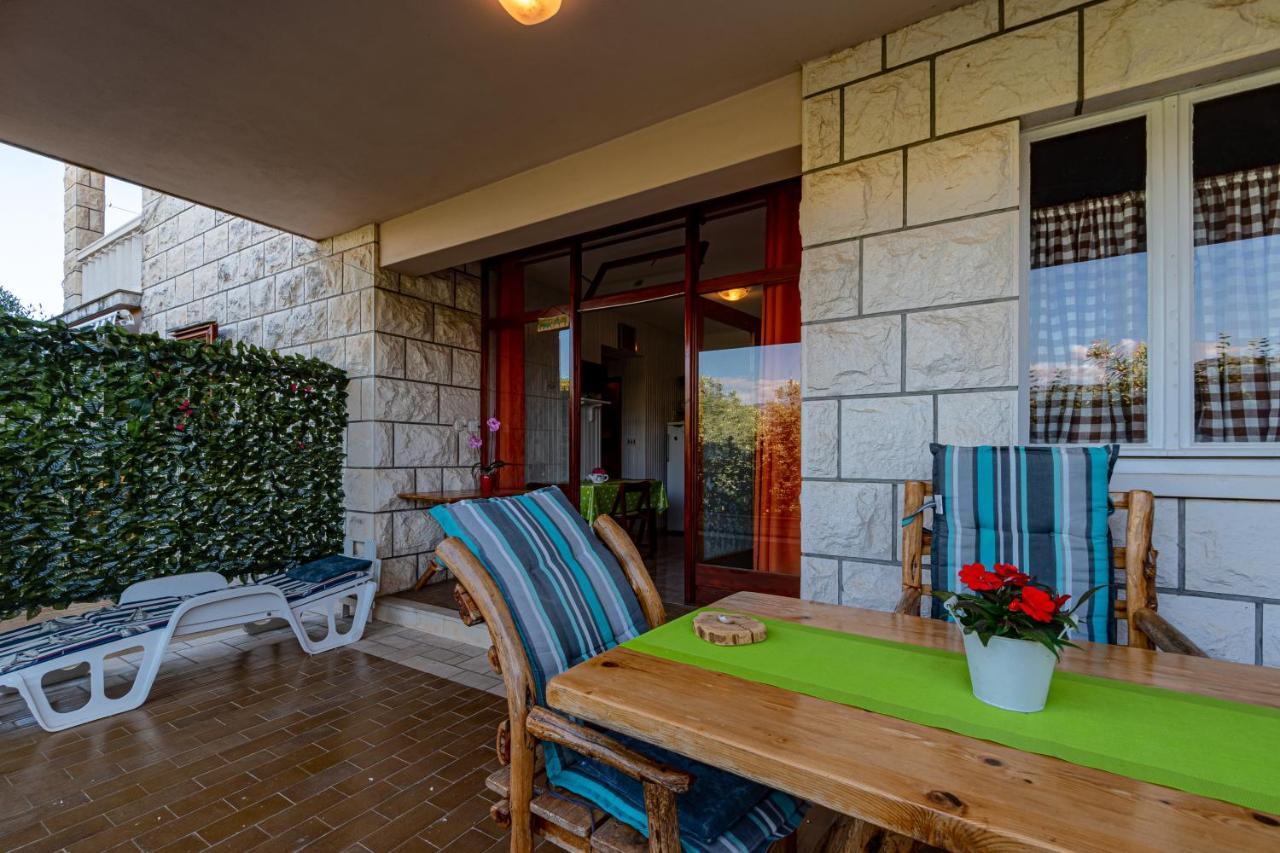 Apartments Mak Račišće Extérieur photo